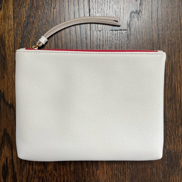 ❤️‍🔥FINAL CHANCE FINAL PRICE❤️‍🔥 Banana Republic Ivory Wristlet - Picture 1 of 3